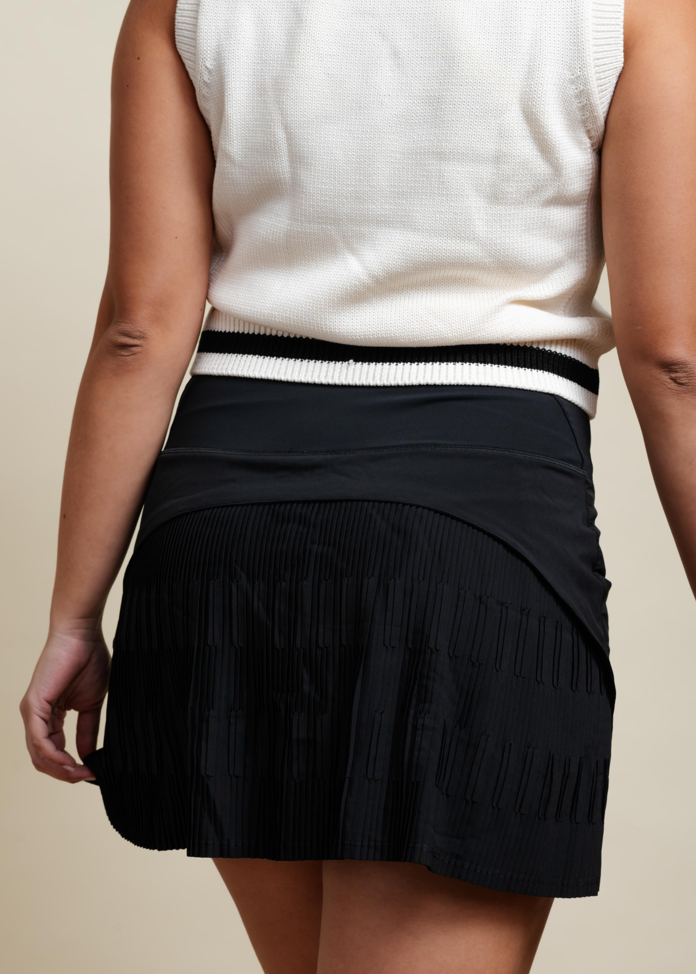 FULL SWING SKIRT IN BLACK