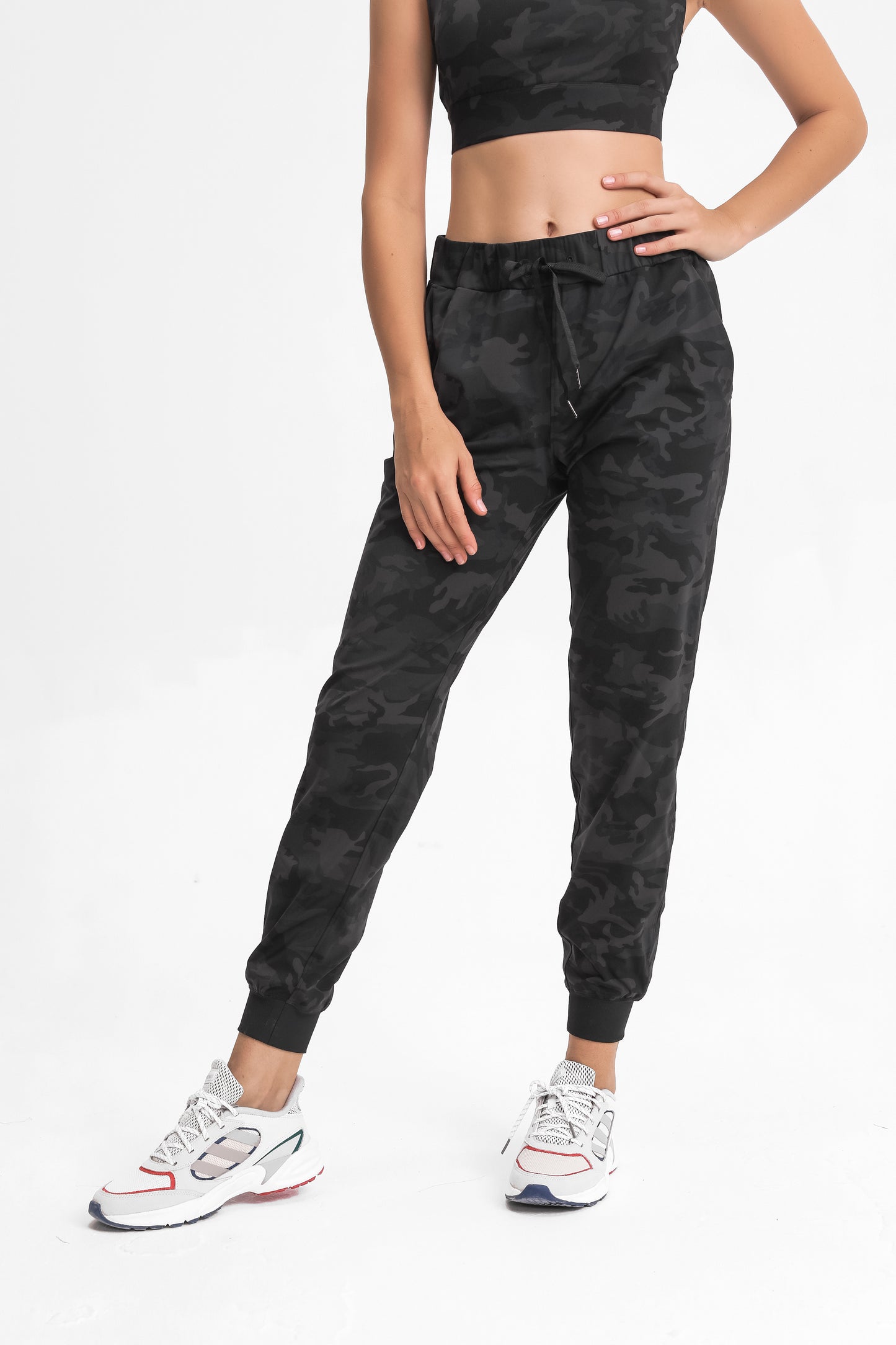 ON THE GO IN BLACK CAMO