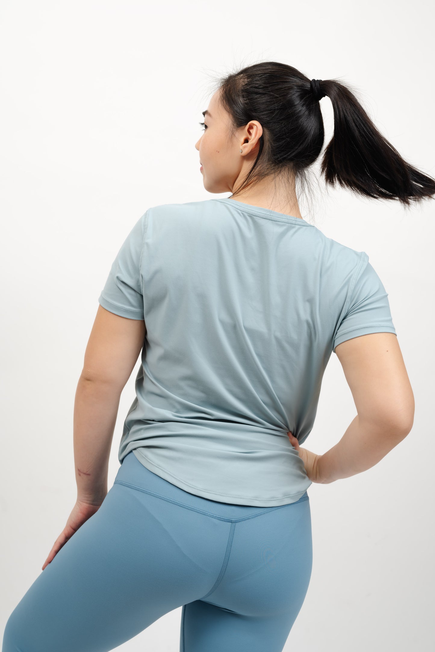 BASIC TEE IN BURNT TEAL