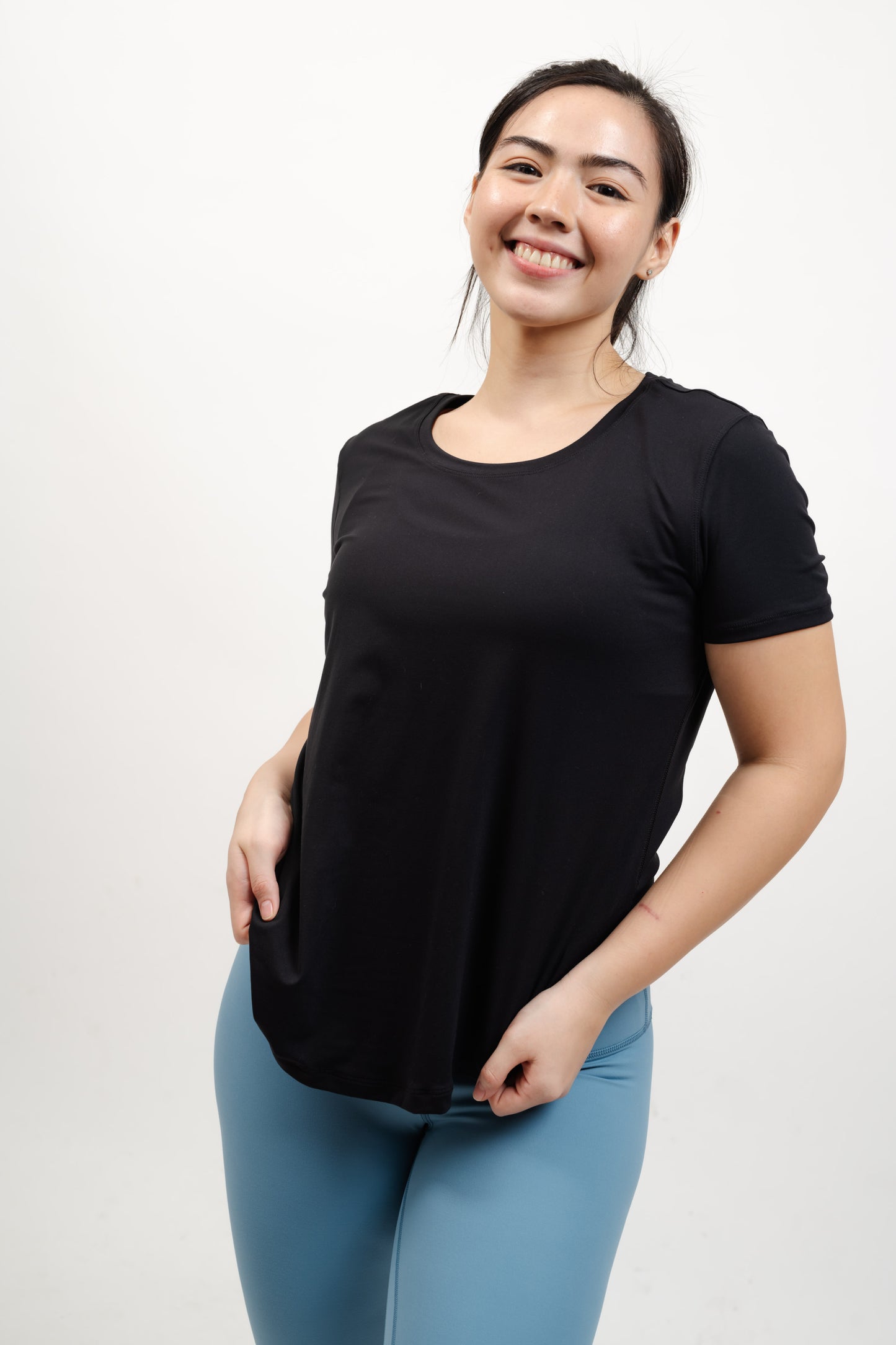 BASIC TEE IN BLACK