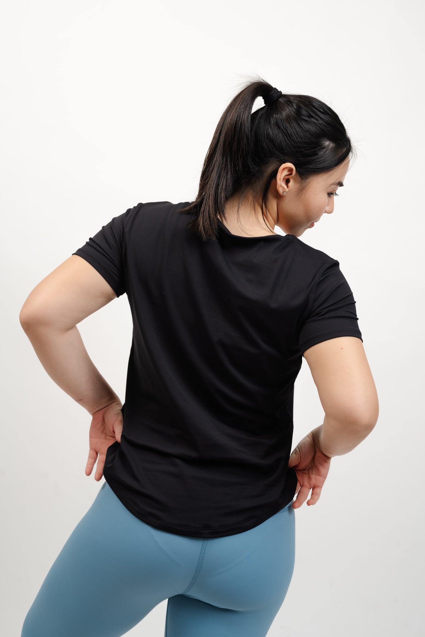 BASIC TEE IN BLACK