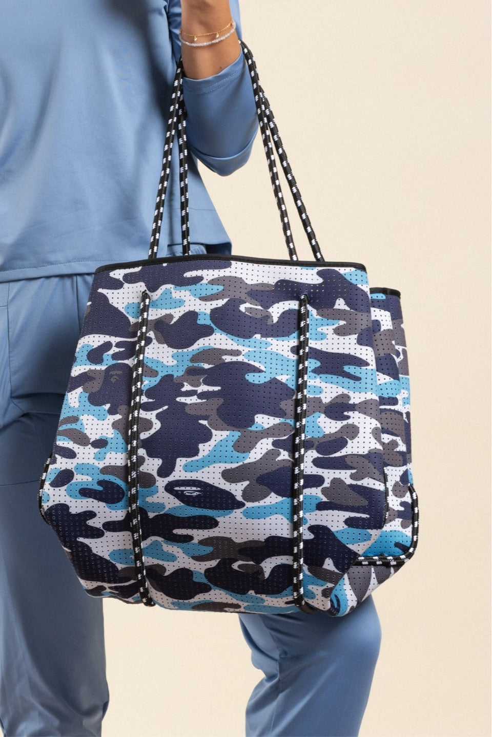 CARRY ALL BAG IN BLUE CAMO