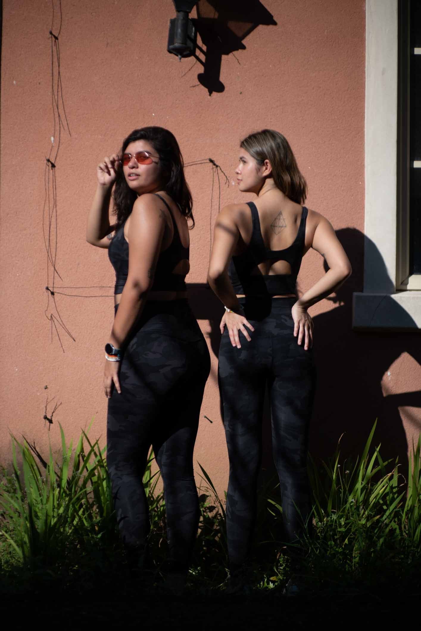 HYBRID CROP IN BLACK CAMO