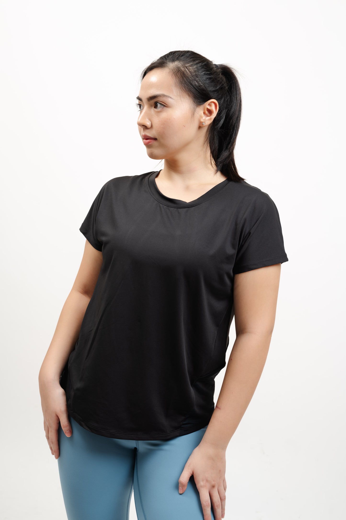 BASIC TEE IN BLACK